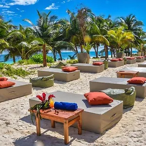 Mia Beachfront - Ocean View And Club Hotel
